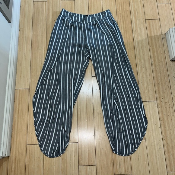 Free People Pants - Free People Striped Loose-Fit Ankle Slit Pants Women’s Size 0 gray & white